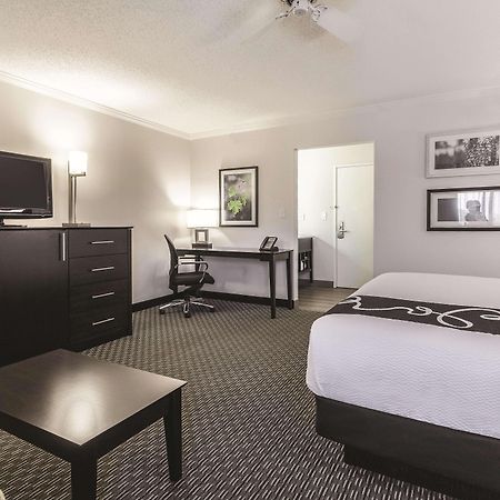 Готель La Quinta By Wyndham Cleveland - Airport North Екстер'єр фото