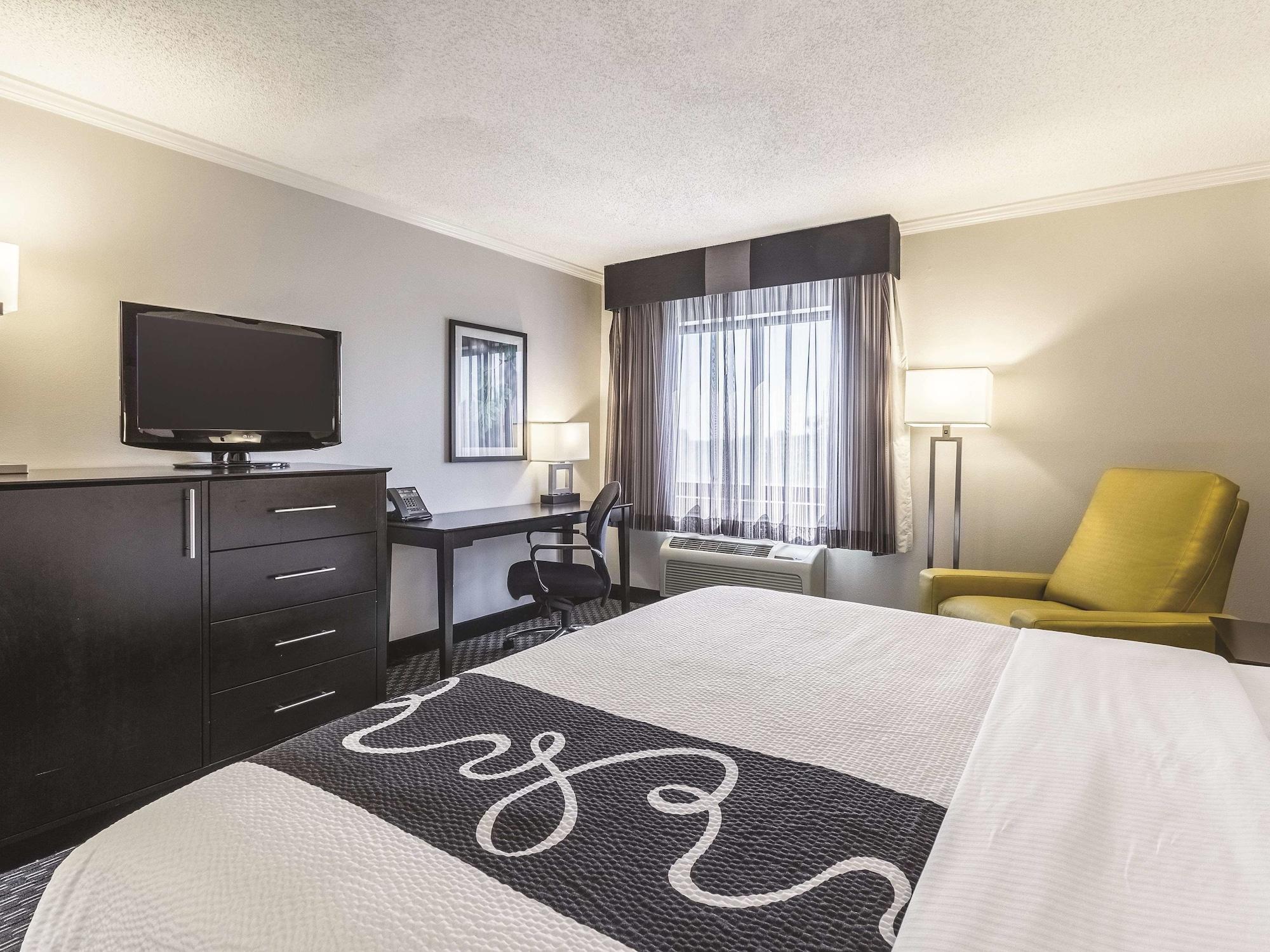 Готель La Quinta By Wyndham Cleveland - Airport North Екстер'єр фото