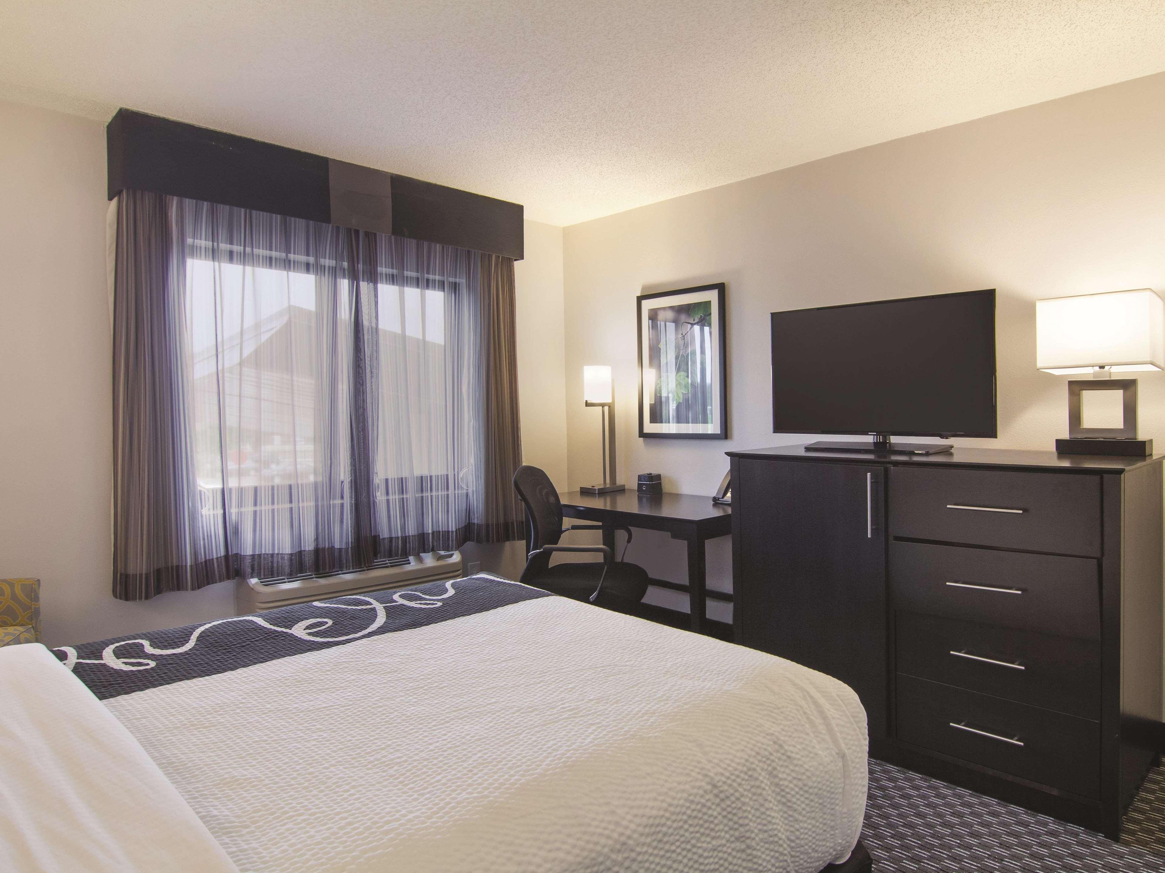 Готель La Quinta By Wyndham Cleveland - Airport North Екстер'єр фото
