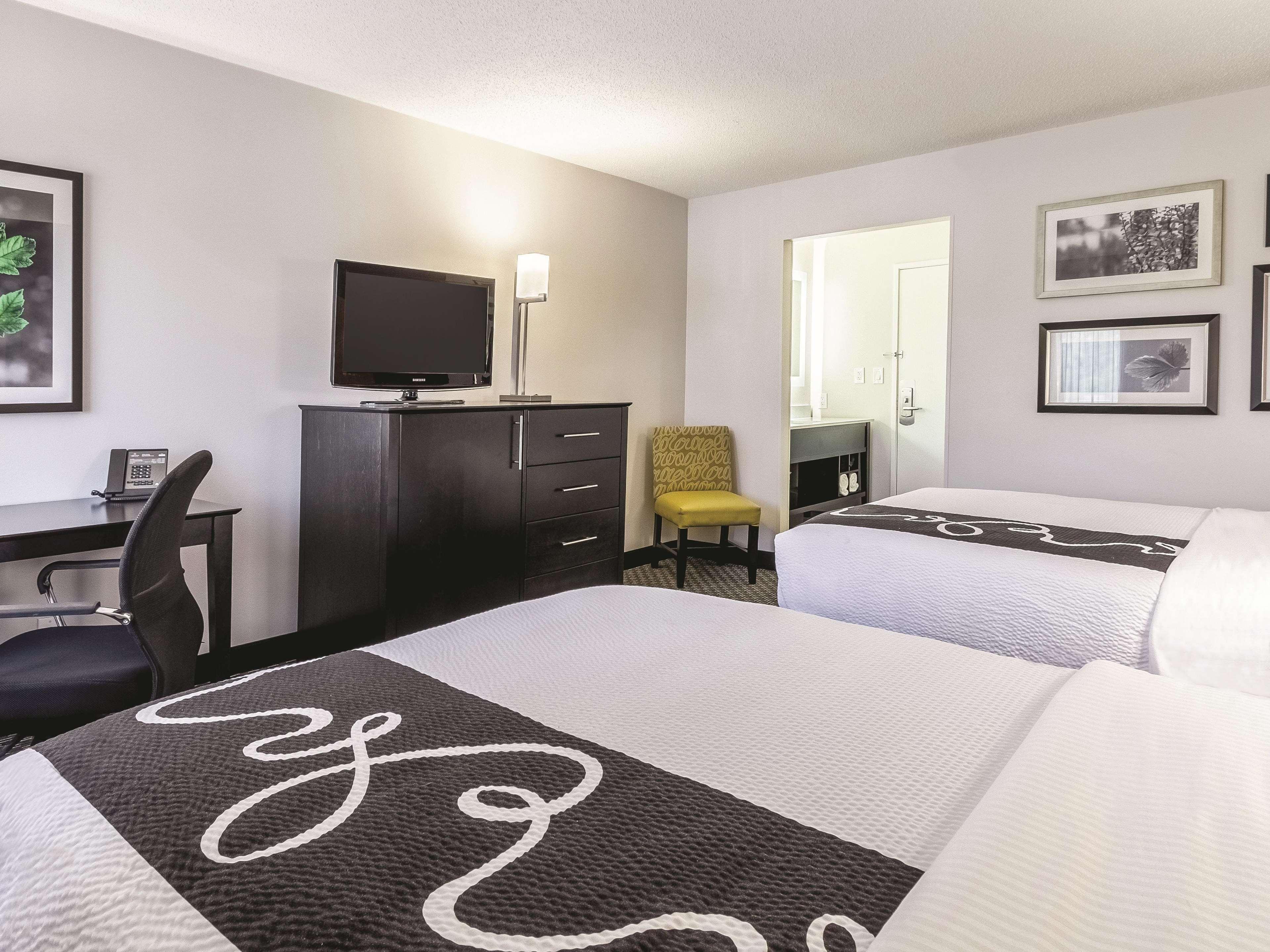 Готель La Quinta By Wyndham Cleveland - Airport North Екстер'єр фото