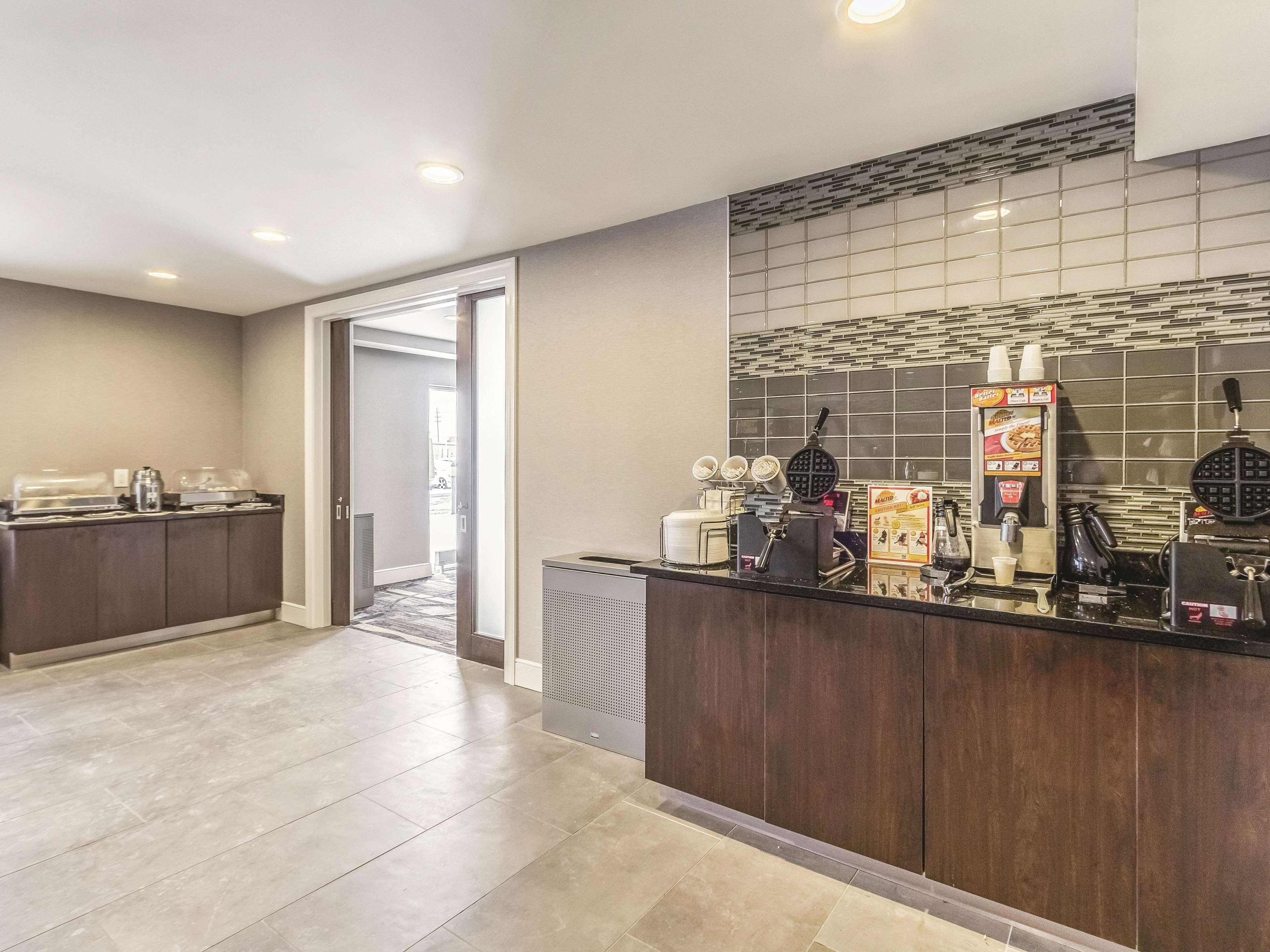 Готель La Quinta By Wyndham Cleveland - Airport North Екстер'єр фото