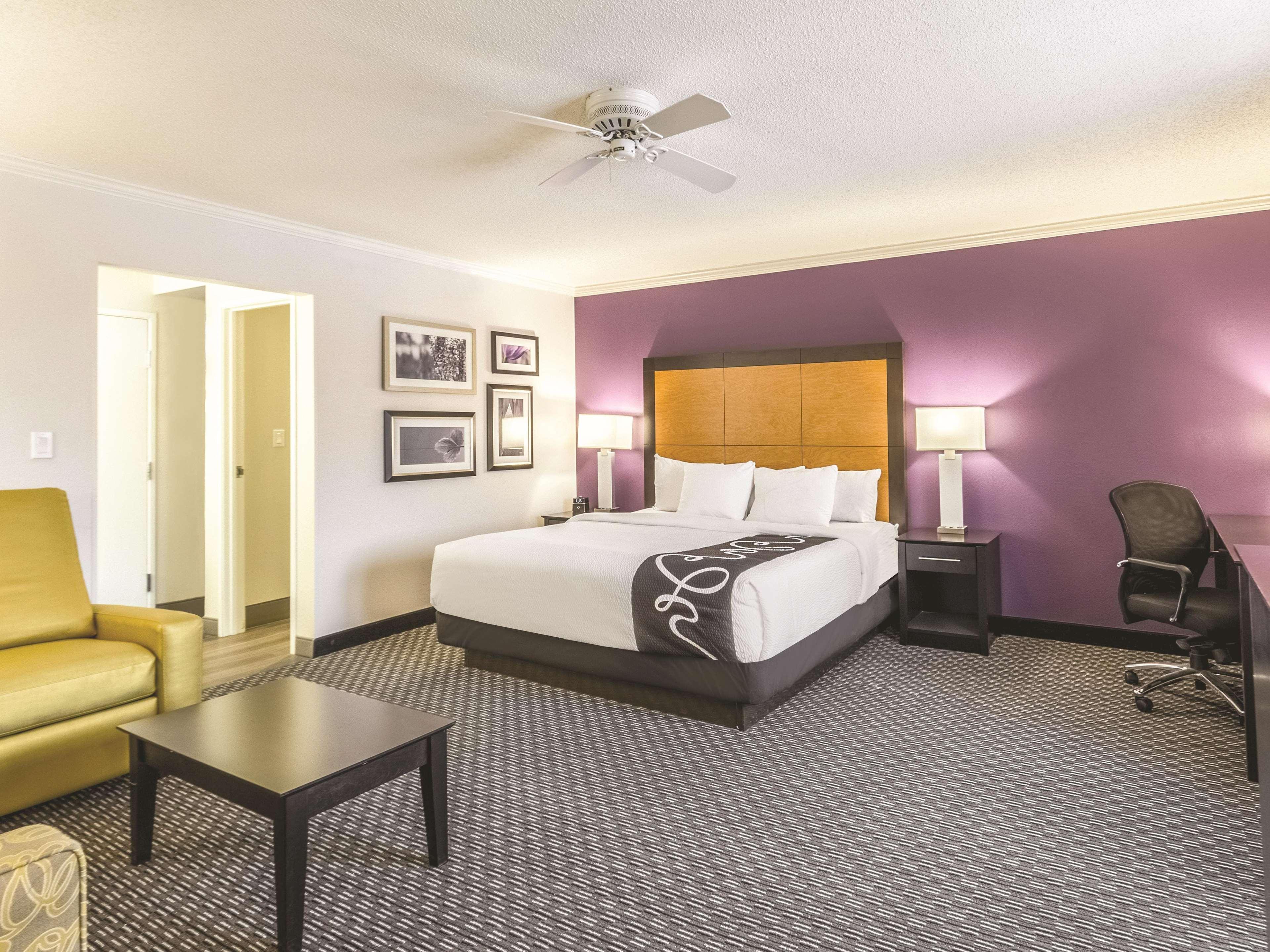 Готель La Quinta By Wyndham Cleveland - Airport North Екстер'єр фото