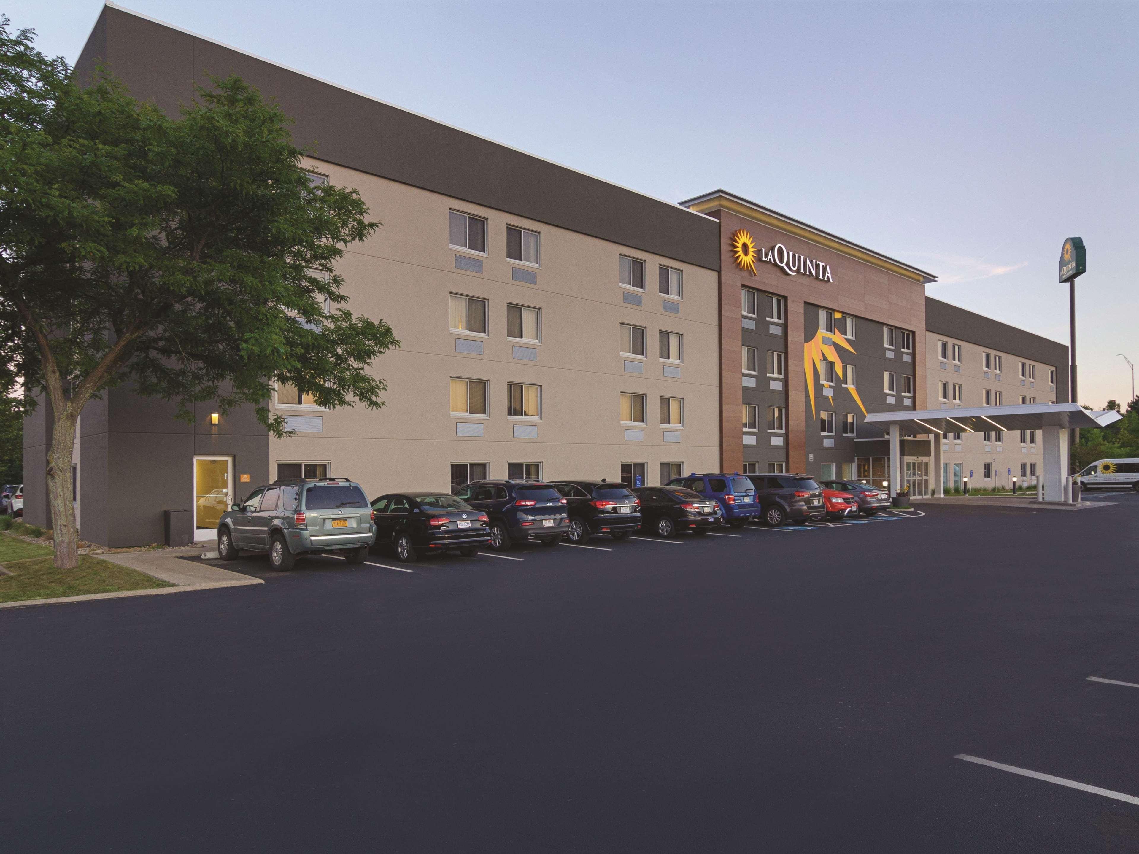 Готель La Quinta By Wyndham Cleveland - Airport North Екстер'єр фото