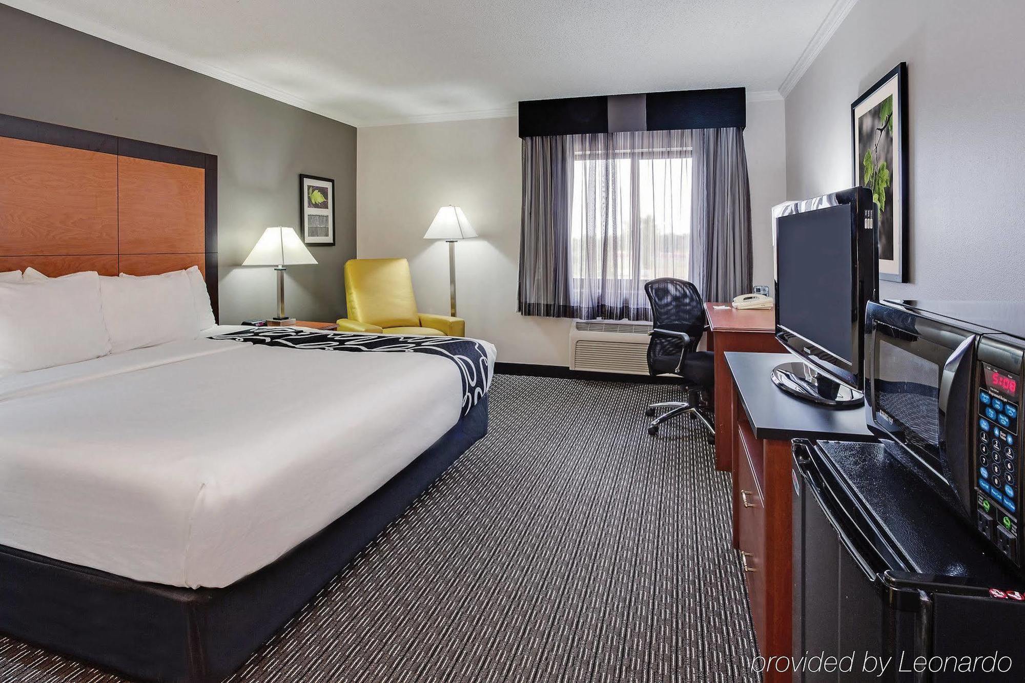 Готель La Quinta By Wyndham Cleveland - Airport North Екстер'єр фото