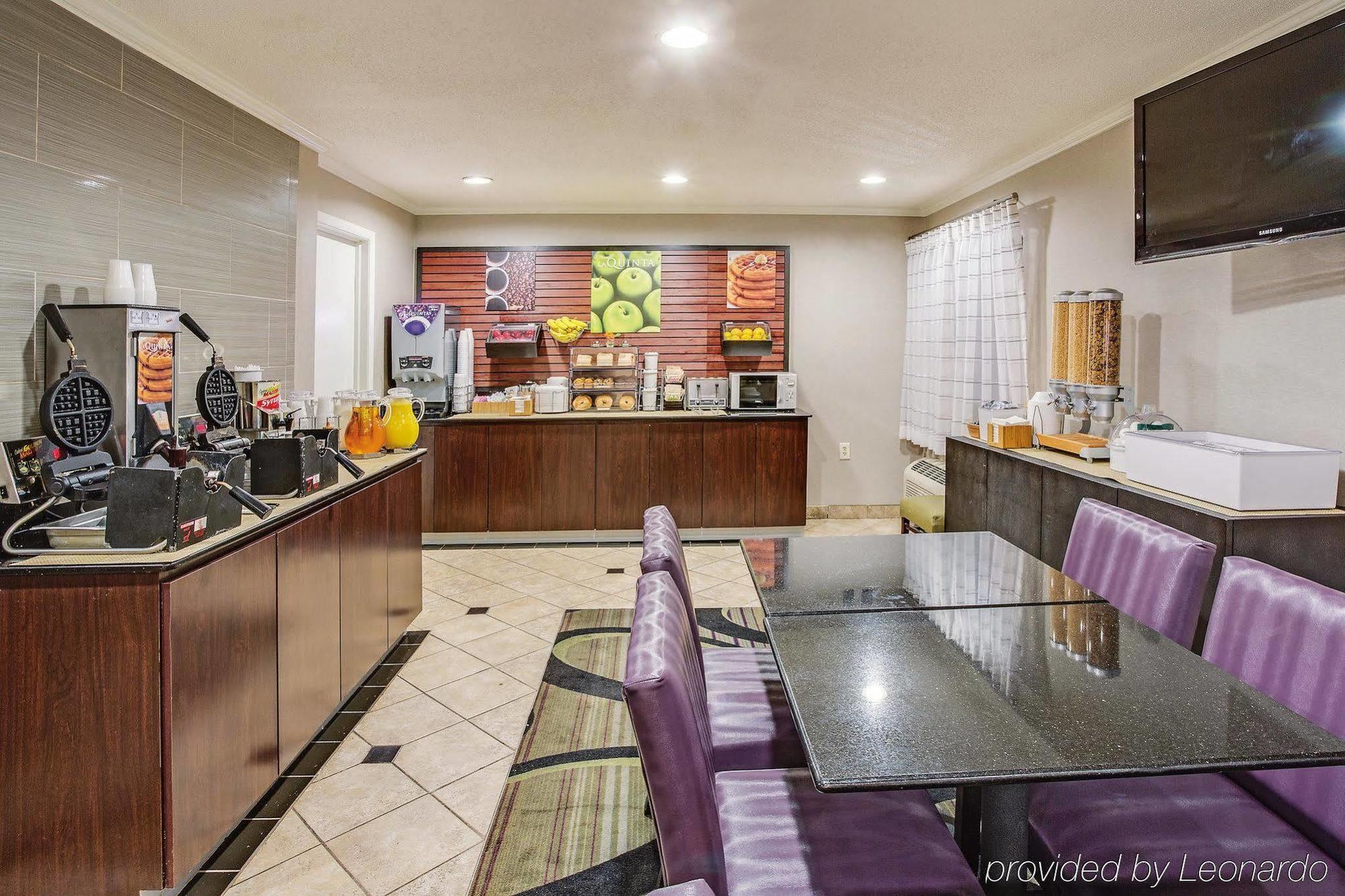 Готель La Quinta By Wyndham Cleveland - Airport North Екстер'єр фото