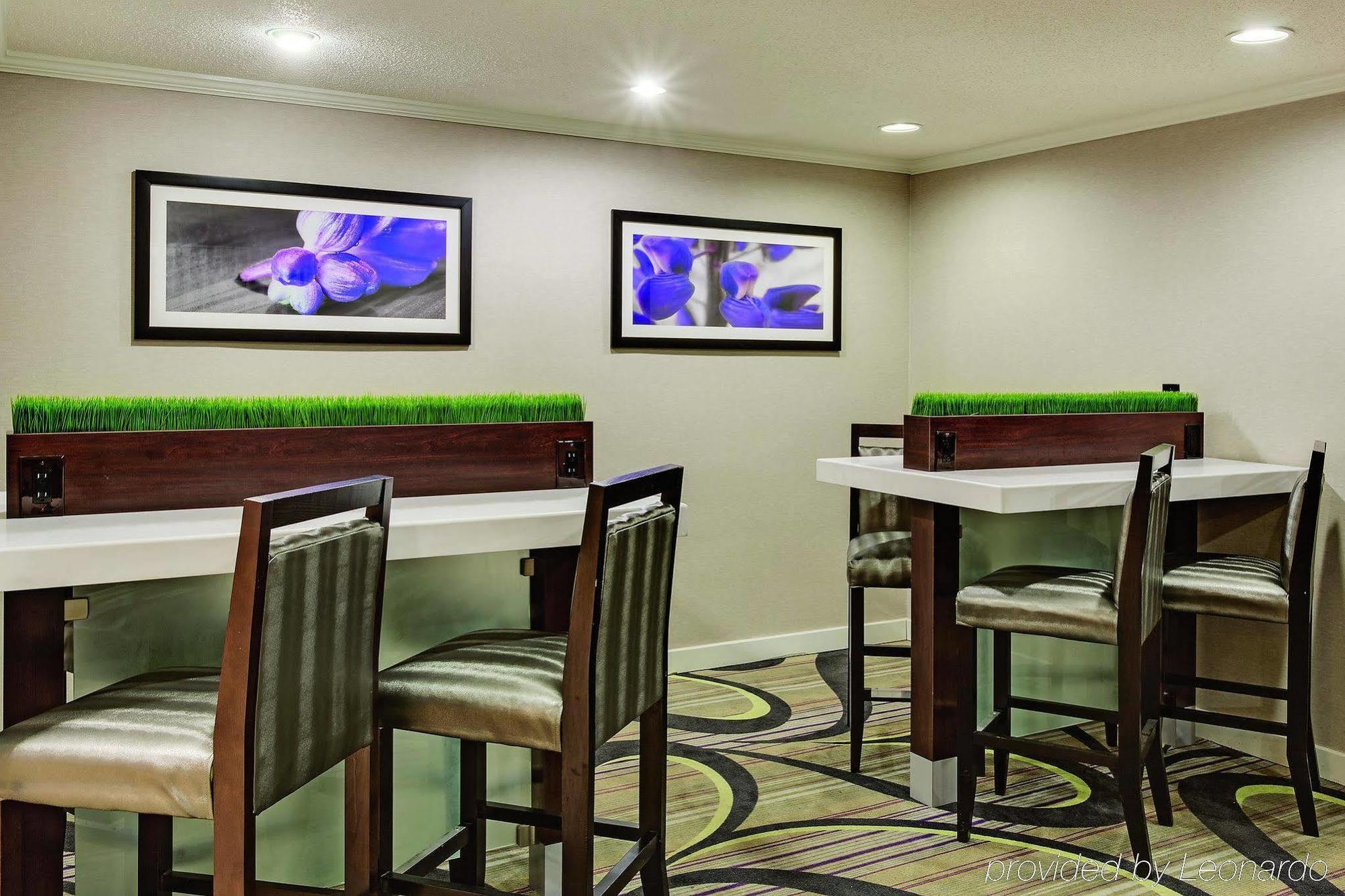 Готель La Quinta By Wyndham Cleveland - Airport North Екстер'єр фото