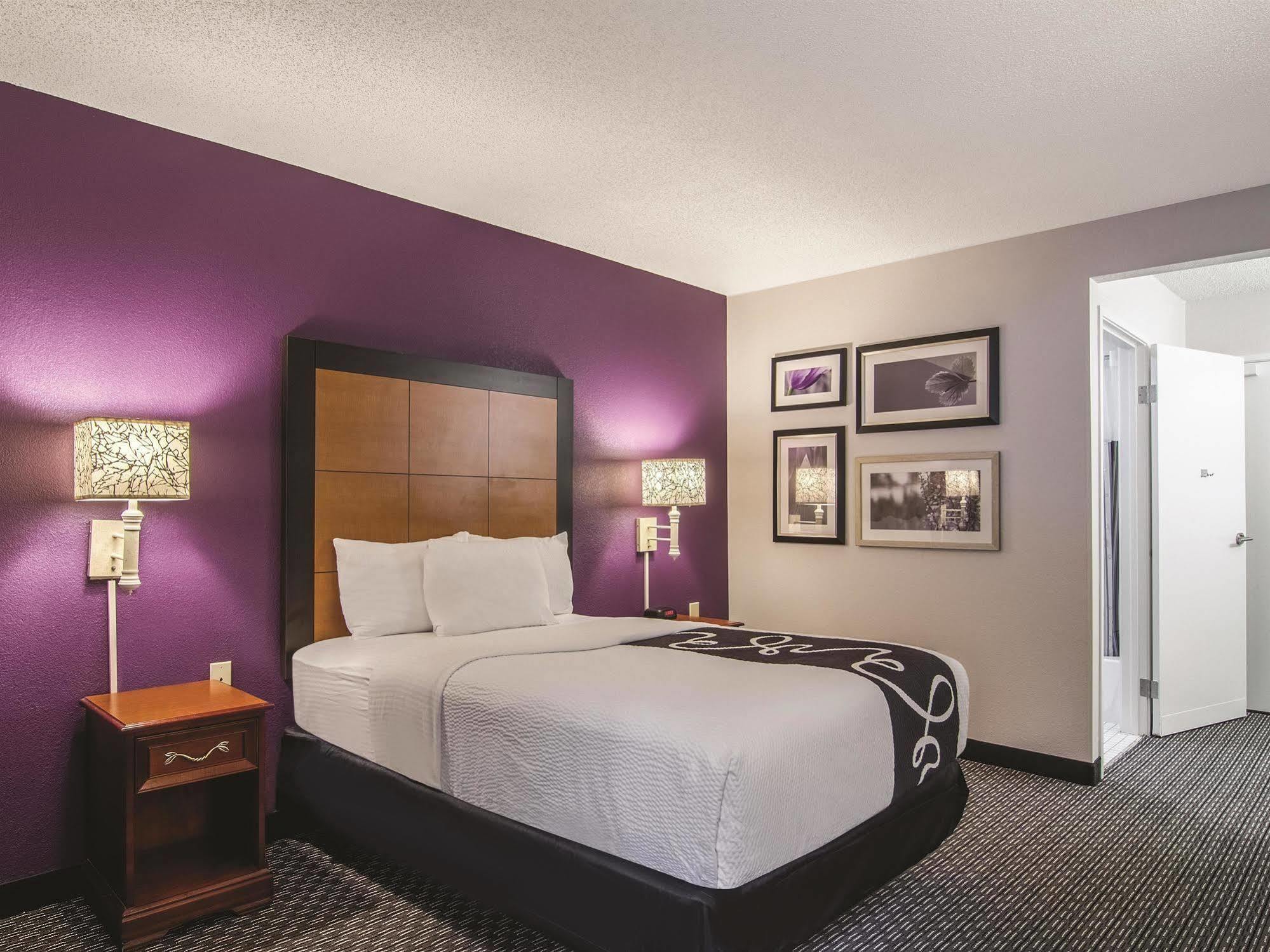 Готель La Quinta By Wyndham Cleveland - Airport North Екстер'єр фото