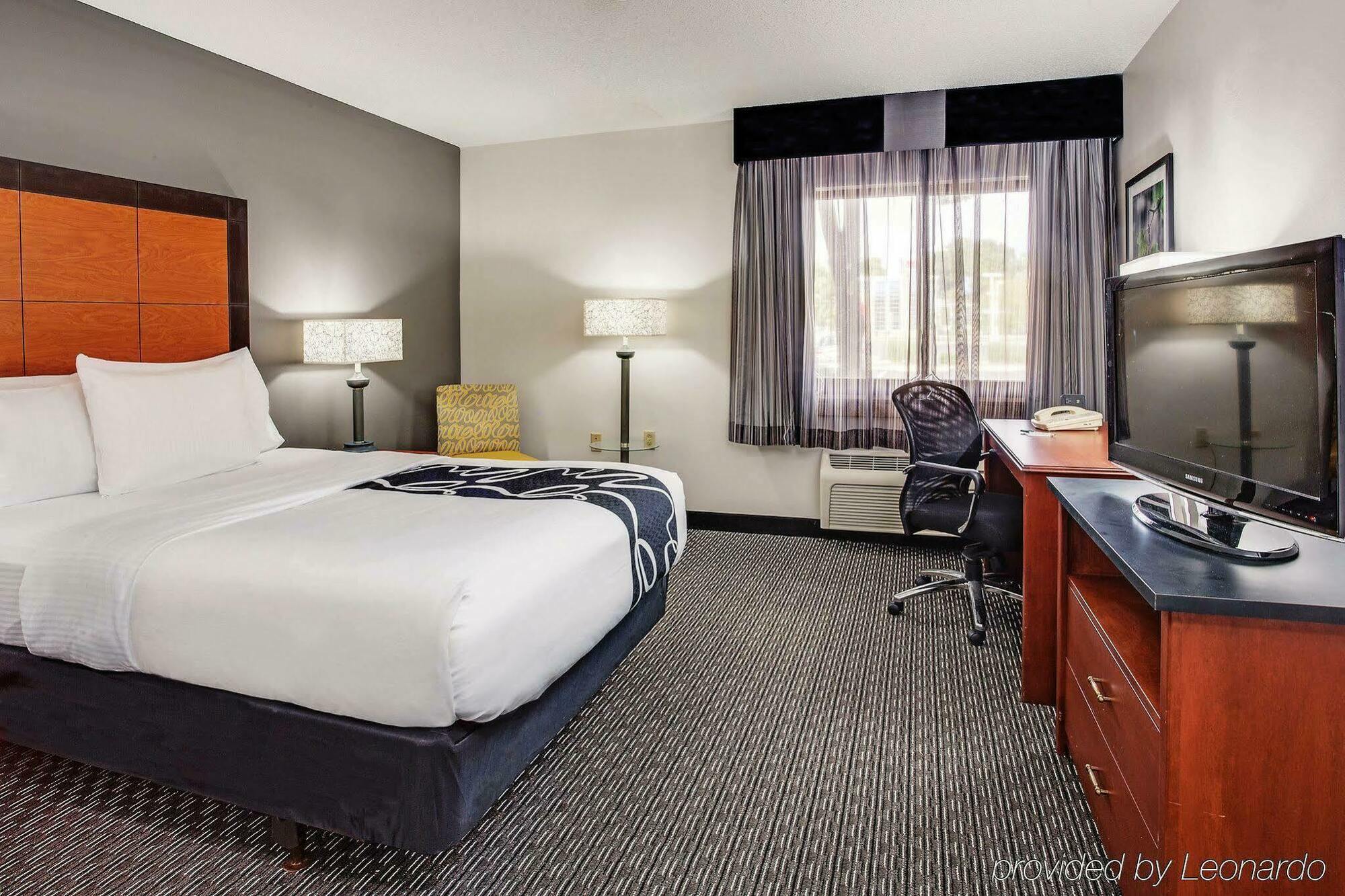 Готель La Quinta By Wyndham Cleveland - Airport North Екстер'єр фото
