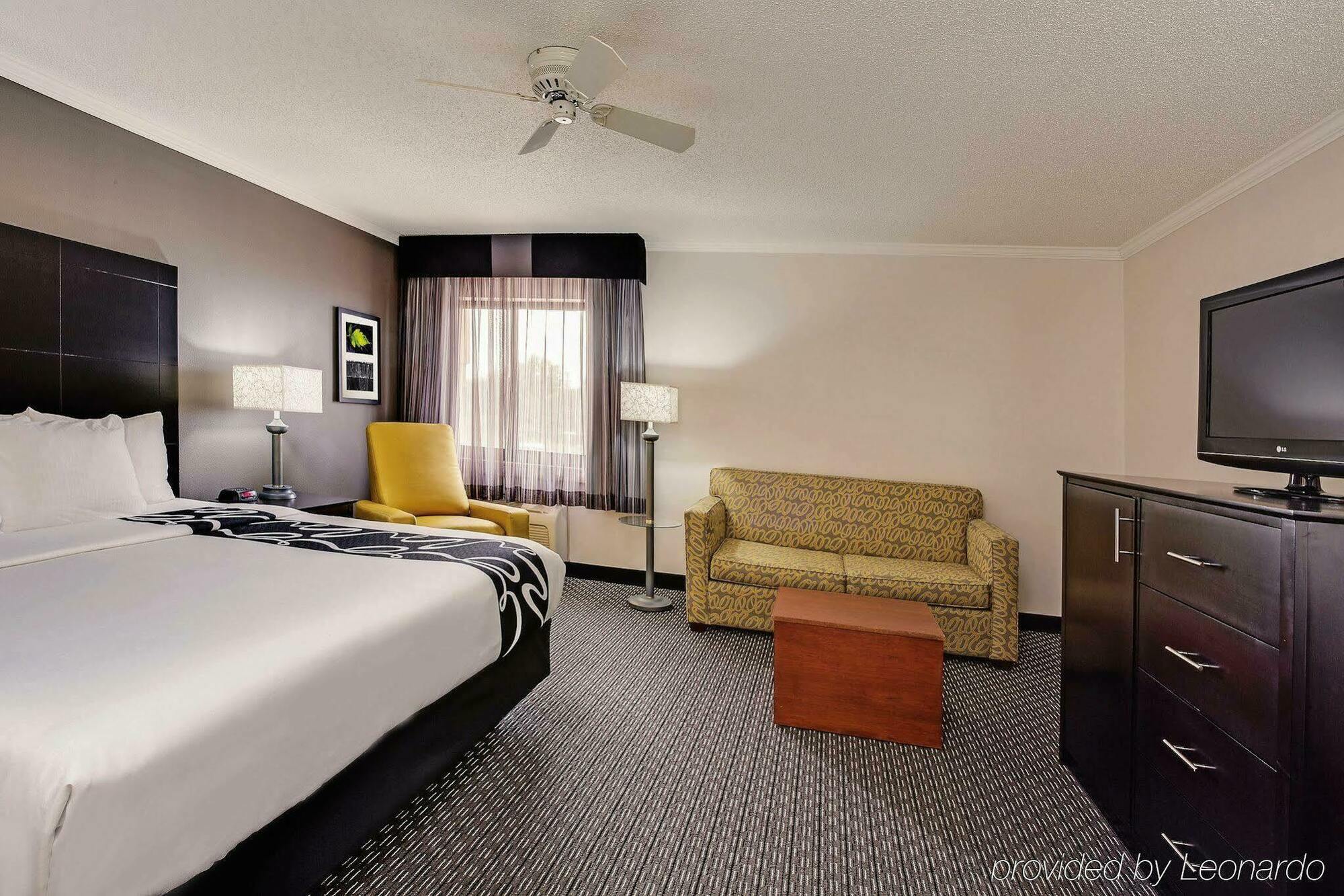 Готель La Quinta By Wyndham Cleveland - Airport North Екстер'єр фото