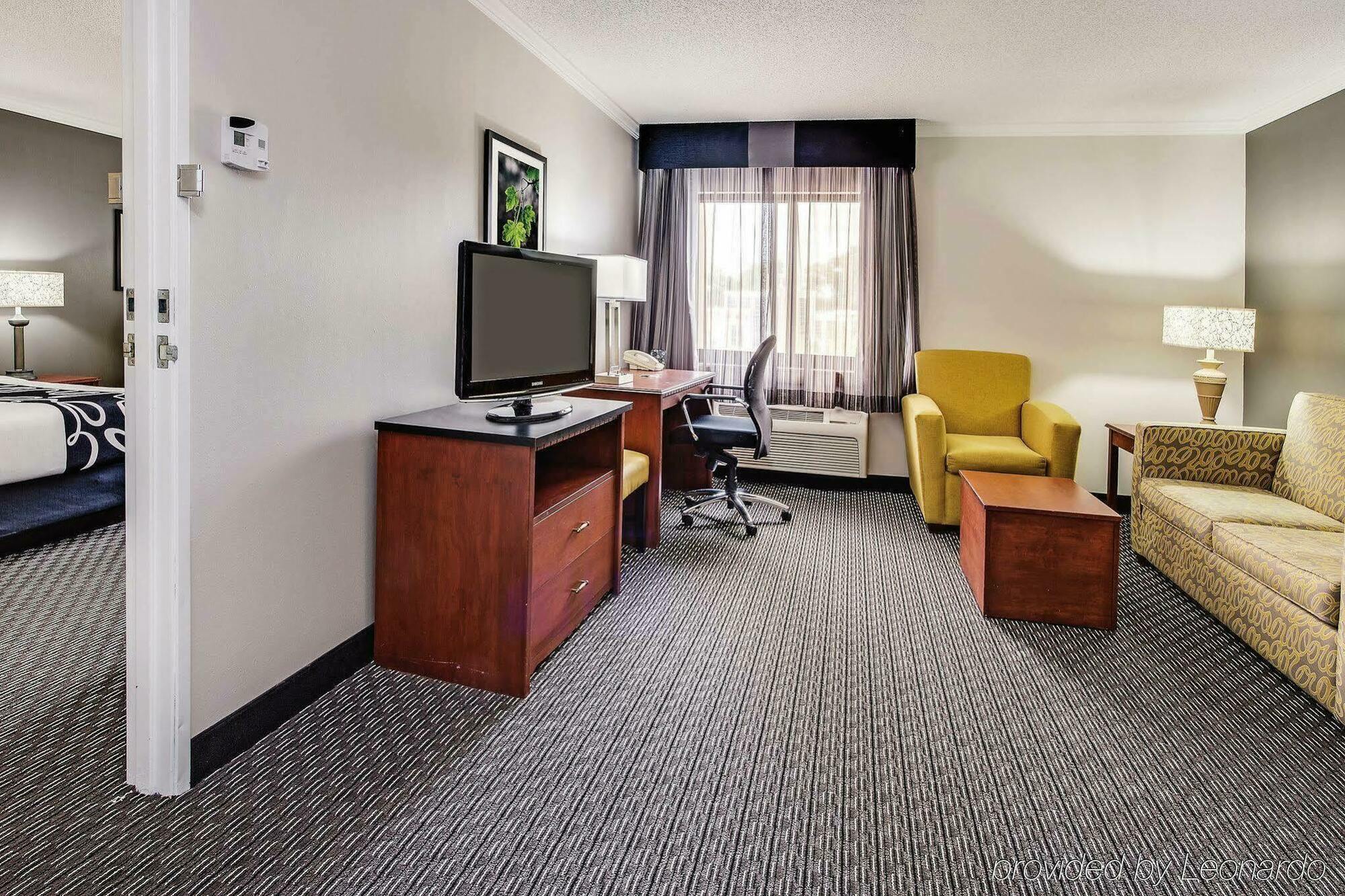 Готель La Quinta By Wyndham Cleveland - Airport North Екстер'єр фото